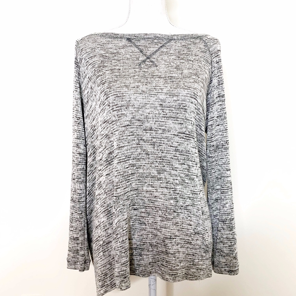 Womens M Gray White Lightweight Knit Hi Lo Top